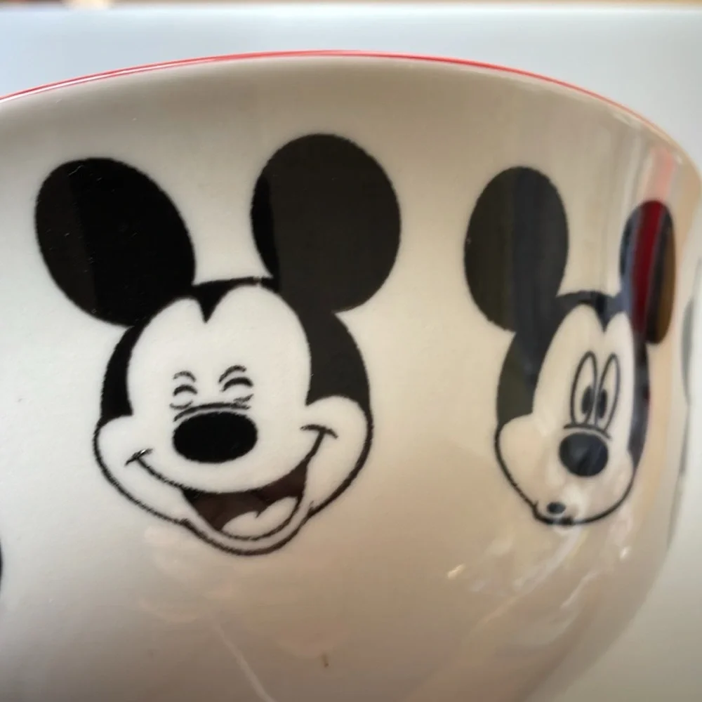 Disney Mickey & Minnie Mouse Ceramic Bowl Cereal Soup Salad Black & White +
Red - Picture 3 of 5